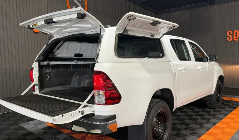 
TOYOTA HILUX DOBLE CABINA 2.4 D-4D GX 150 CV 6VEL 4WD full									