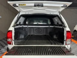 
TOYOTA HILUX DOBLE CABINA 2.4 D-4D GX 150 CV 6VEL 4WD full									