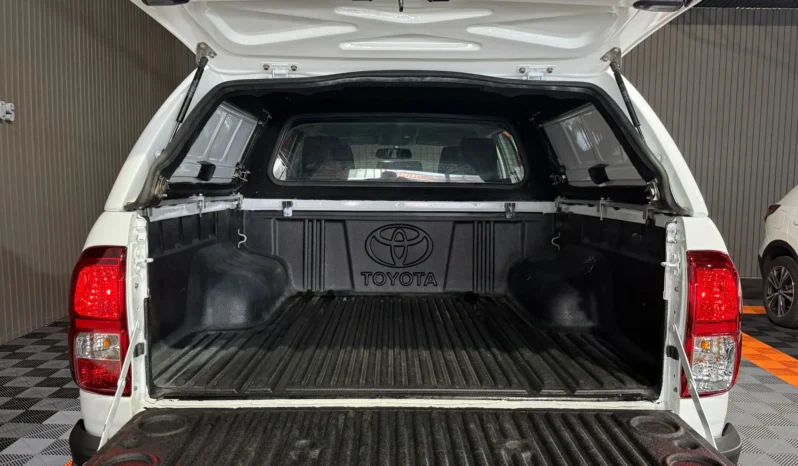 
TOYOTA HILUX DOBLE CABINA 2.4 D-4D GX 150 CV 6VEL 4WD full									
