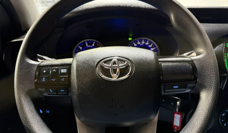 
TOYOTA HILUX DOBLE CABINA 2.4 D-4D GX 150 CV 6VEL 4WD full									