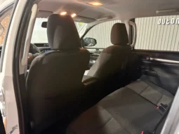 
TOYOTA HILUX DOBLE CABINA 2.4 D-4D GX 150 CV 6VEL 4WD full									