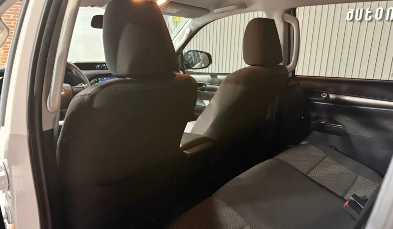 
TOYOTA HILUX DOBLE CABINA 2.4 D-4D GX 150 CV 6VEL 4WD full									