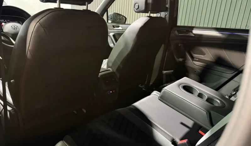 
VOLKSWAGEN TIGUAN R-LINE 2.0 TDI 150 CV DSG full									