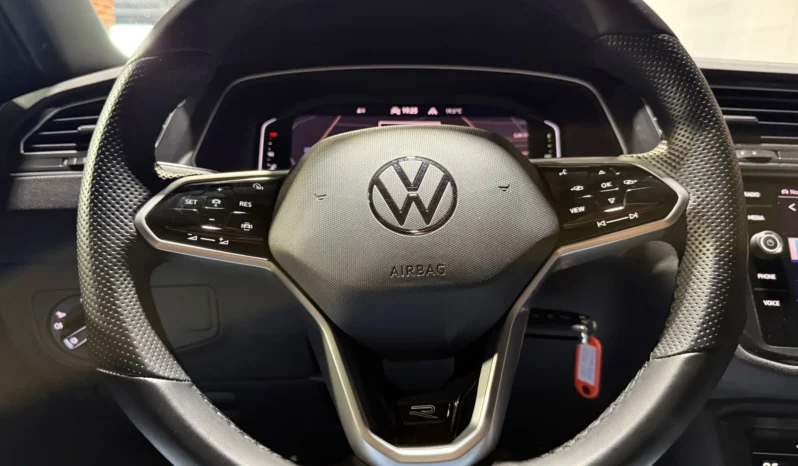 
VOLKSWAGEN TIGUAN R-LINE 2.0 TDI 150 CV DSG full									