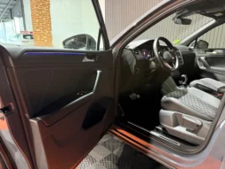 
VOLKSWAGEN TIGUAN R-LINE 2.0 TDI 150 CV DSG full									