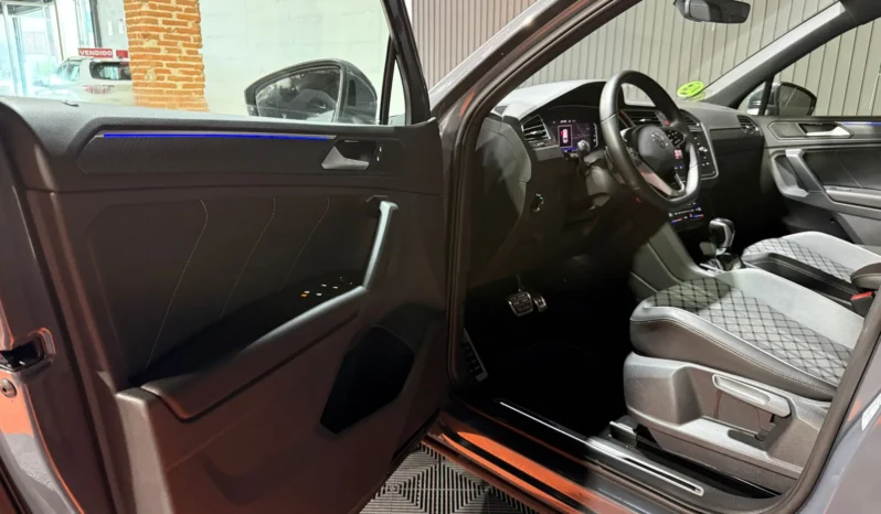 
VOLKSWAGEN TIGUAN R-LINE 2.0 TDI 150 CV DSG full									