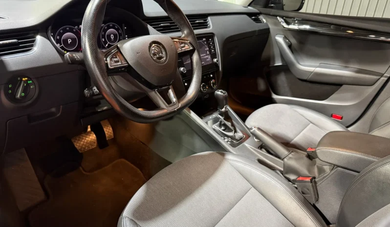 
SKODA OCTAVIA STYLE COMBI 2.0 TDI 150CV DSG full									