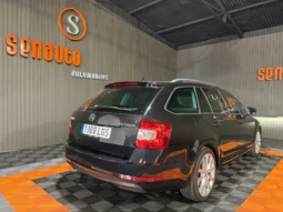 
SKODA OCTAVIA STYLE COMBI 2.0 TDI 150CV DSG full									