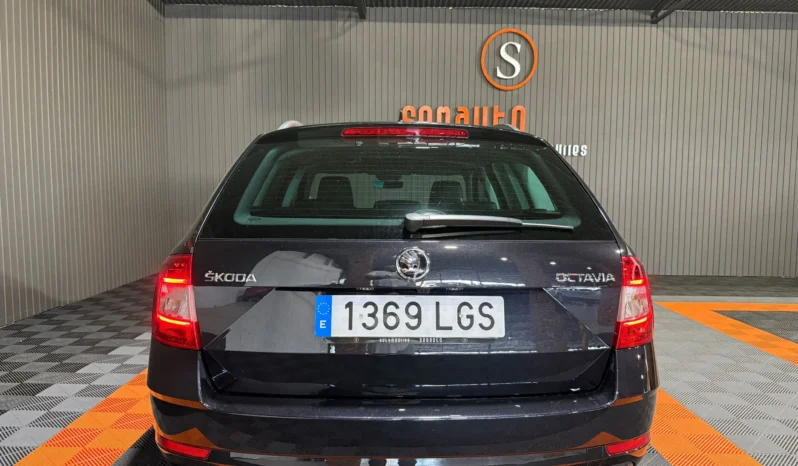 
SKODA OCTAVIA STYLE COMBI 2.0 TDI 150CV DSG full									