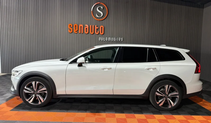 
VOLVO V60 CROSS COUNTRY 2.0 D4 AUTO PRO 190CV AWD full									