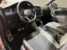 
VOLKSWAGEN TIGUAN R-LINE 2.0 TDI 200CV DSG 4MOTION full									