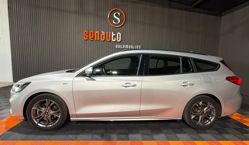 
FORD FOCUS SPORTBREAK ST-LINE 1.5 TDCI 120CV 6 VEL full									