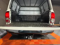 
TOYOTA HILUX DOBLE CABINA 2.4 D-4D GX 150 CV 6VEL 4WD full									