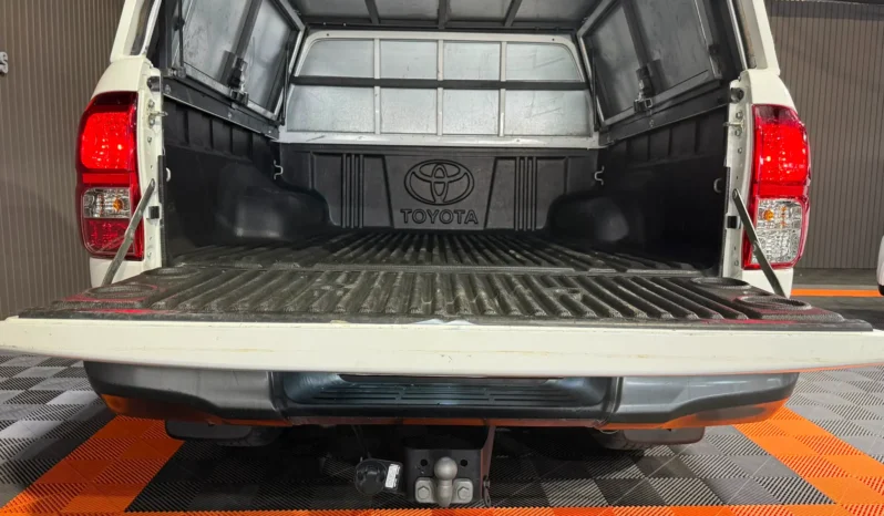
TOYOTA HILUX DOBLE CABINA 2.4 D-4D GX 150 CV 6VEL 4WD full									