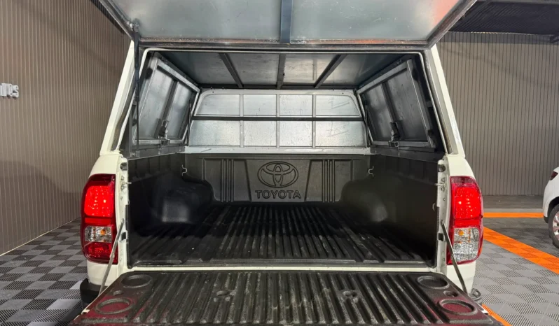 
TOYOTA HILUX DOBLE CABINA 2.4 D-4D GX 150 CV 6VEL 4WD full									
