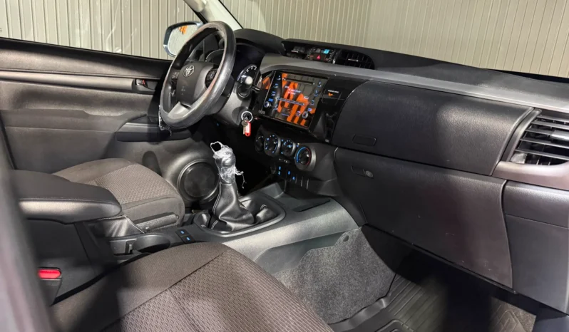 
TOYOTA HILUX DOBLE CABINA 2.4 D-4D GX 150 CV 6VEL 4WD full									