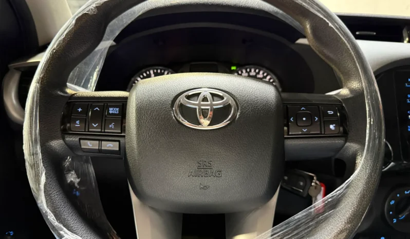 
TOYOTA HILUX DOBLE CABINA 2.4 D-4D GX 150 CV 6VEL 4WD full									