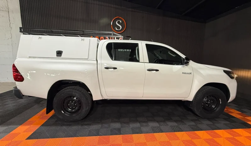 
TOYOTA HILUX DOBLE CABINA 2.4 D-4D GX 150 CV 6VEL 4WD full									