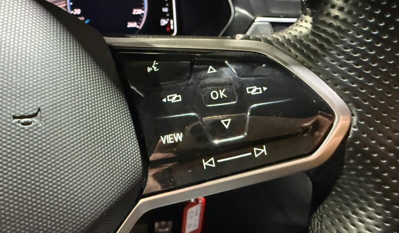 
VOLKSWAGEN TIGUAN R-LINE 2.0 TDI 150CV DSG full									