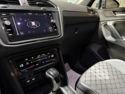 
VOLKSWAGEN TIGUAN R-LINE 2.0 TDI 150CV DSG full									