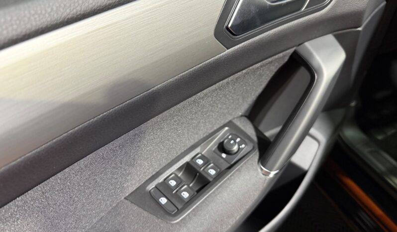 
VOLKSWAGEN TOURAN ADVANCE 2.0 TDI 150CV DSG full									