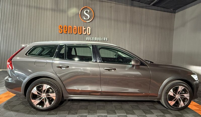 
VOLVO V60 CROSS COUNTRY B4 (D) 197CV AUT AWD full									