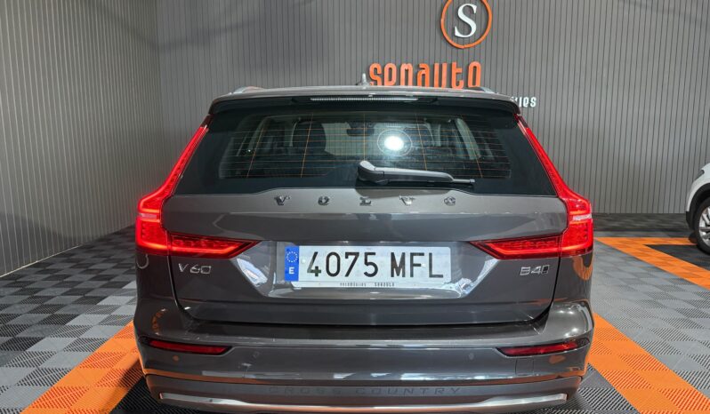 
VOLVO V60 CROSS COUNTRY B4 (D) 197CV AUT AWD full									