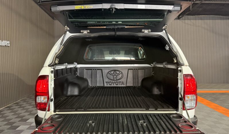 
TOYOTA HILUX DOBLE CABINA 2.4 D-4D GX 150 CV 6VEL 4WD full									