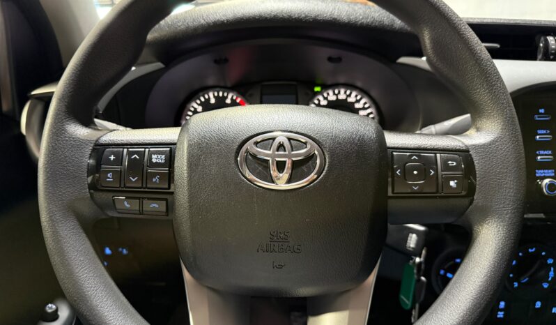 
TOYOTA HILUX DOBLE CABINA 2.4 D-4D GX 150 CV 6VEL 4WD full									