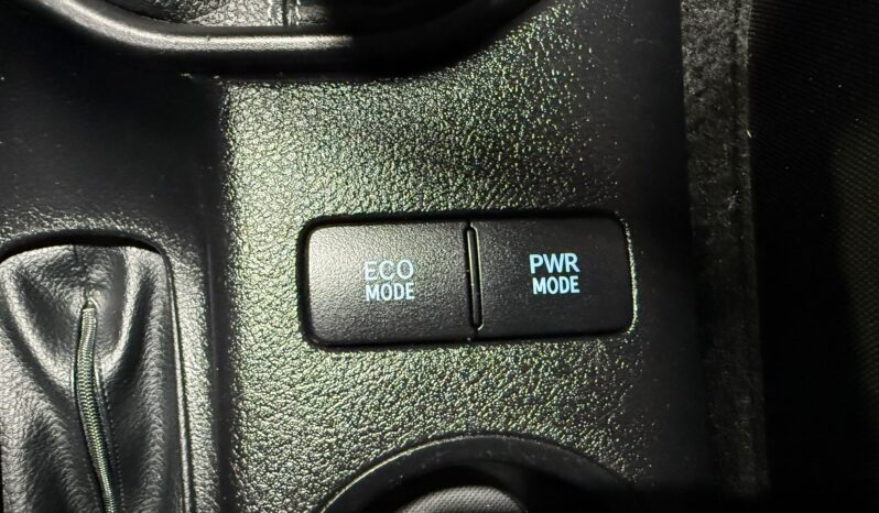 
TOYOTA HILUX DOBLE CABINA 2.4 D-4D GX 150 CV 6VEL 4WD full									