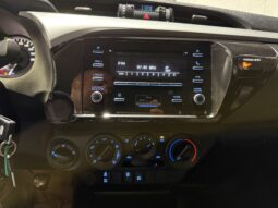 
TOYOTA HILUX DOBLE CABINA 2.4 D-4D GX 150 CV 6VEL 4WD full									
