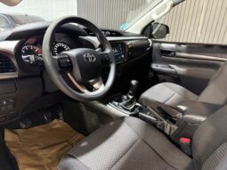 
TOYOTA HILUX DOBLE CABINA 2.4 D-4D GX 150 CV 6VEL 4WD full									