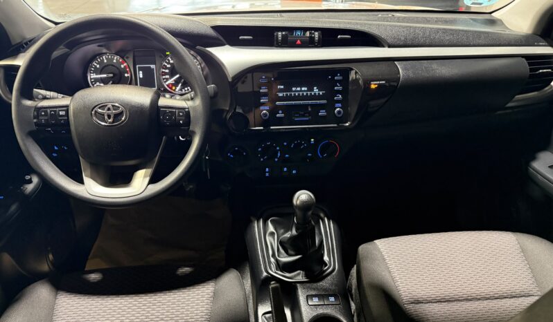 
TOYOTA HILUX DOBLE CABINA 2.4 D-4D GX 150 CV 6VEL 4WD full									